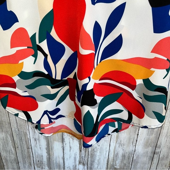 Umgee Abstract V Neck Blouse - Picture 3 of 5